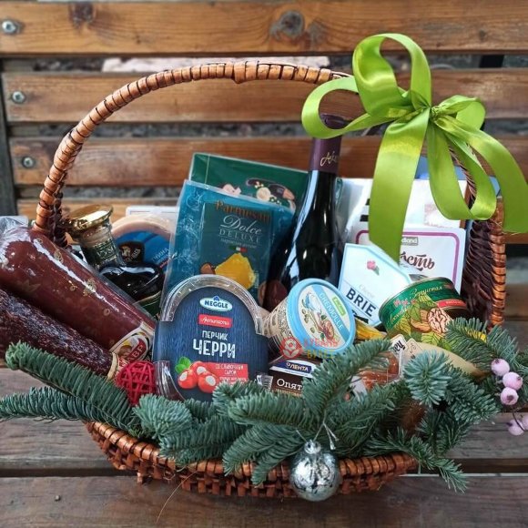Корзина подарочная «Деликатесы ассорти» заказать за 16 990 руб. с доставкой